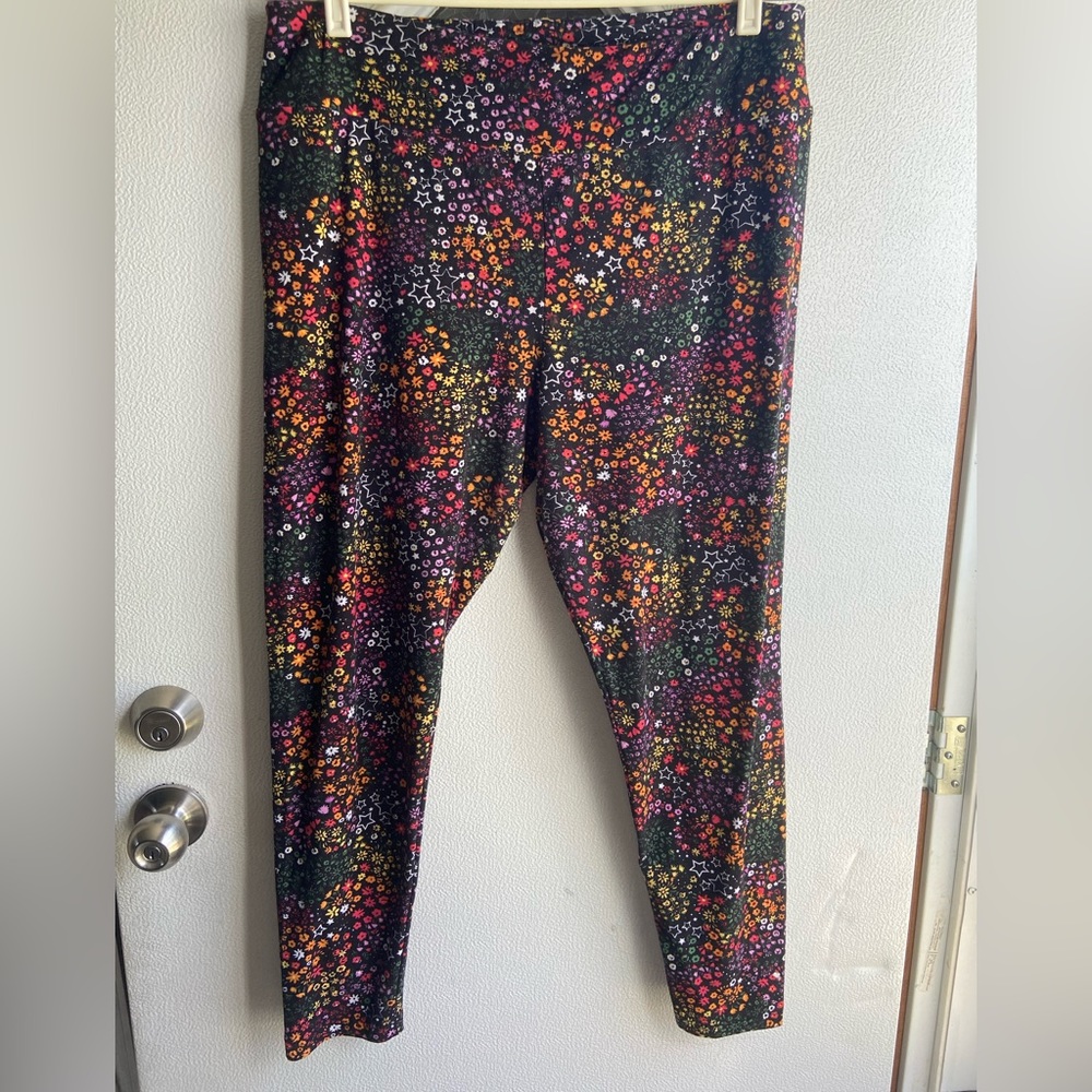 Black floral print leggings